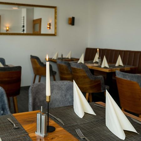 Roca Restaurant Und Hotel Bommersheim Exterior photo