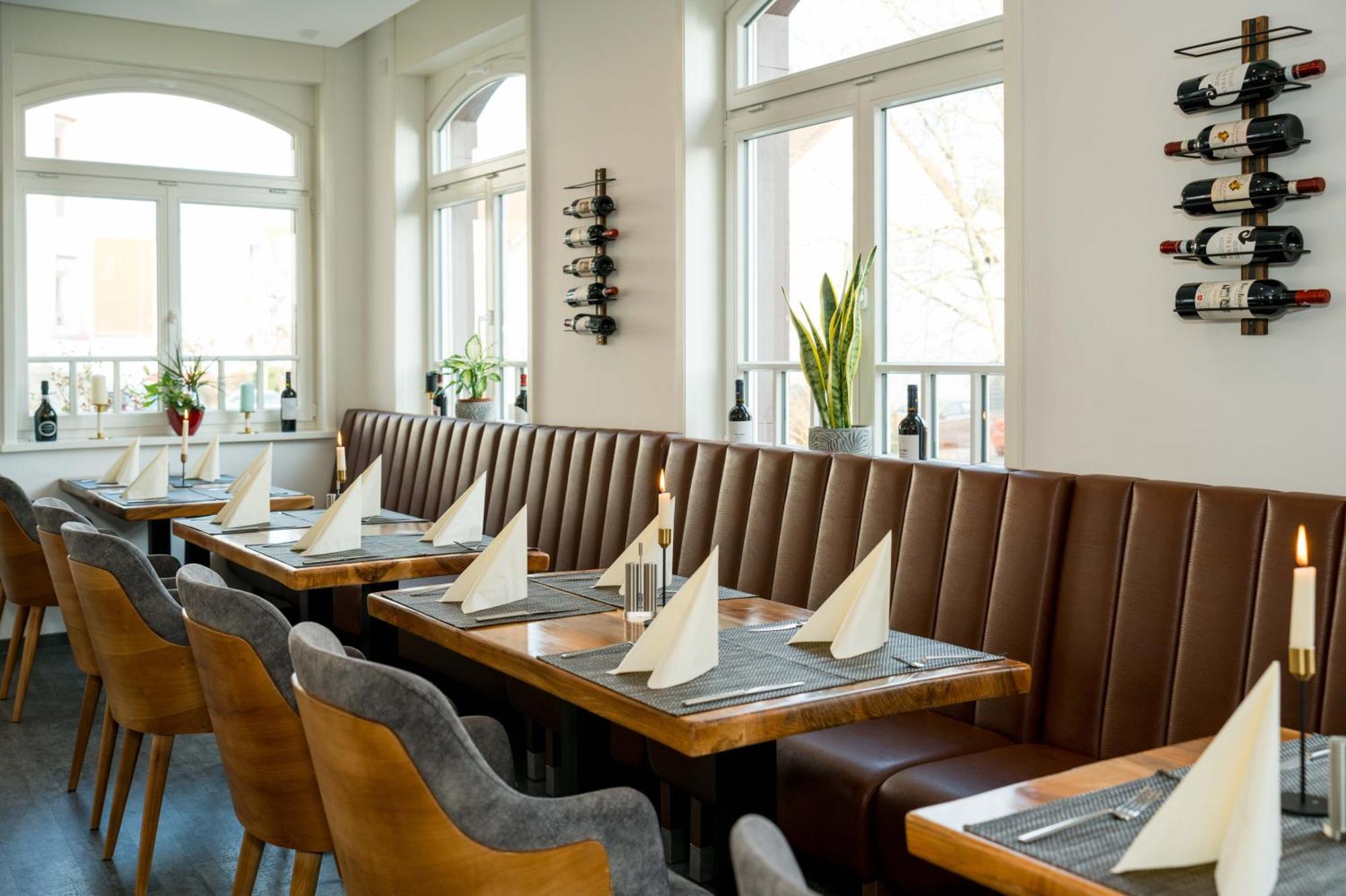 Roca Restaurant Und Hotel Bommersheim Exterior photo