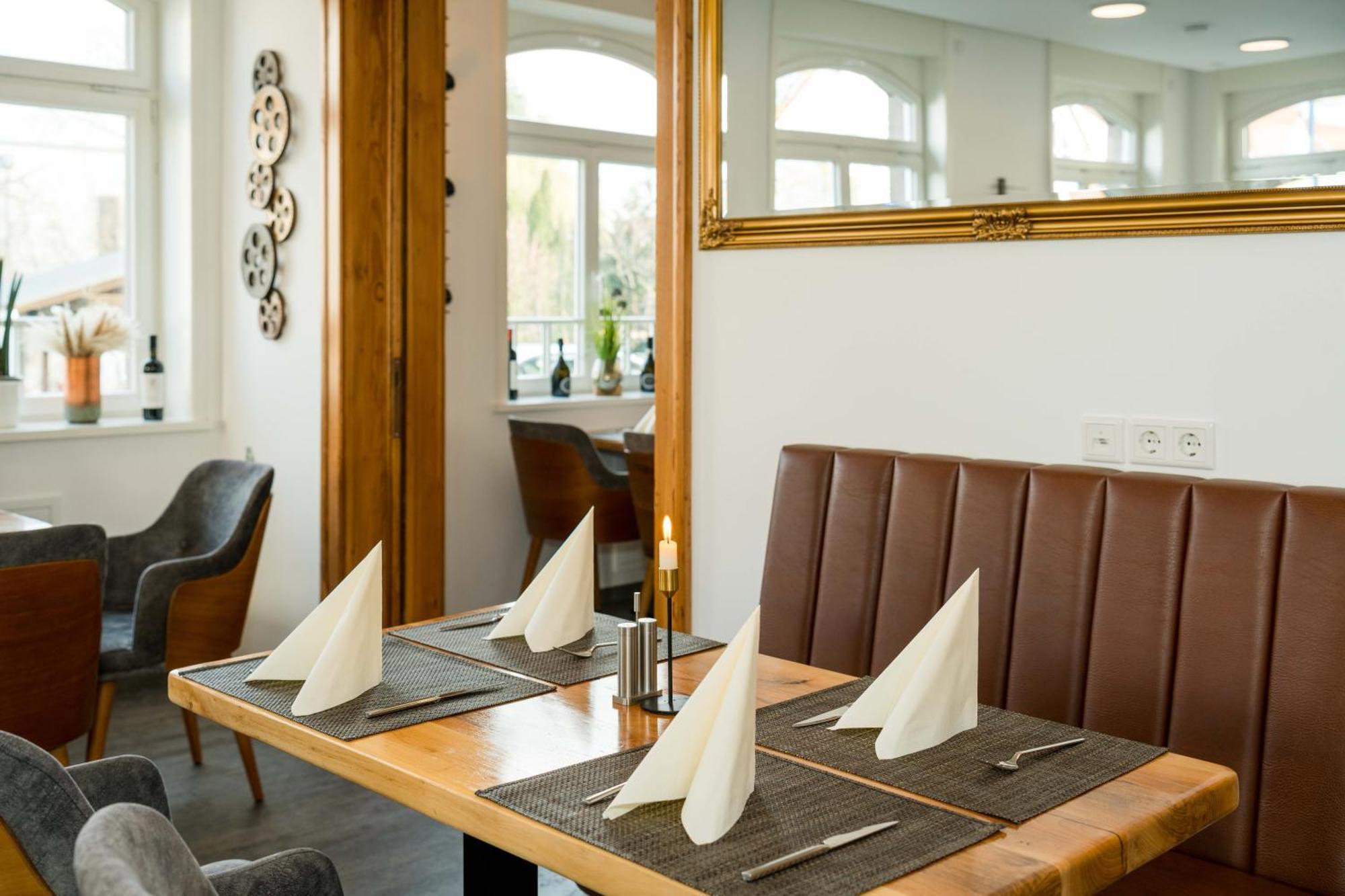 Roca Restaurant Und Hotel Bommersheim Exterior photo