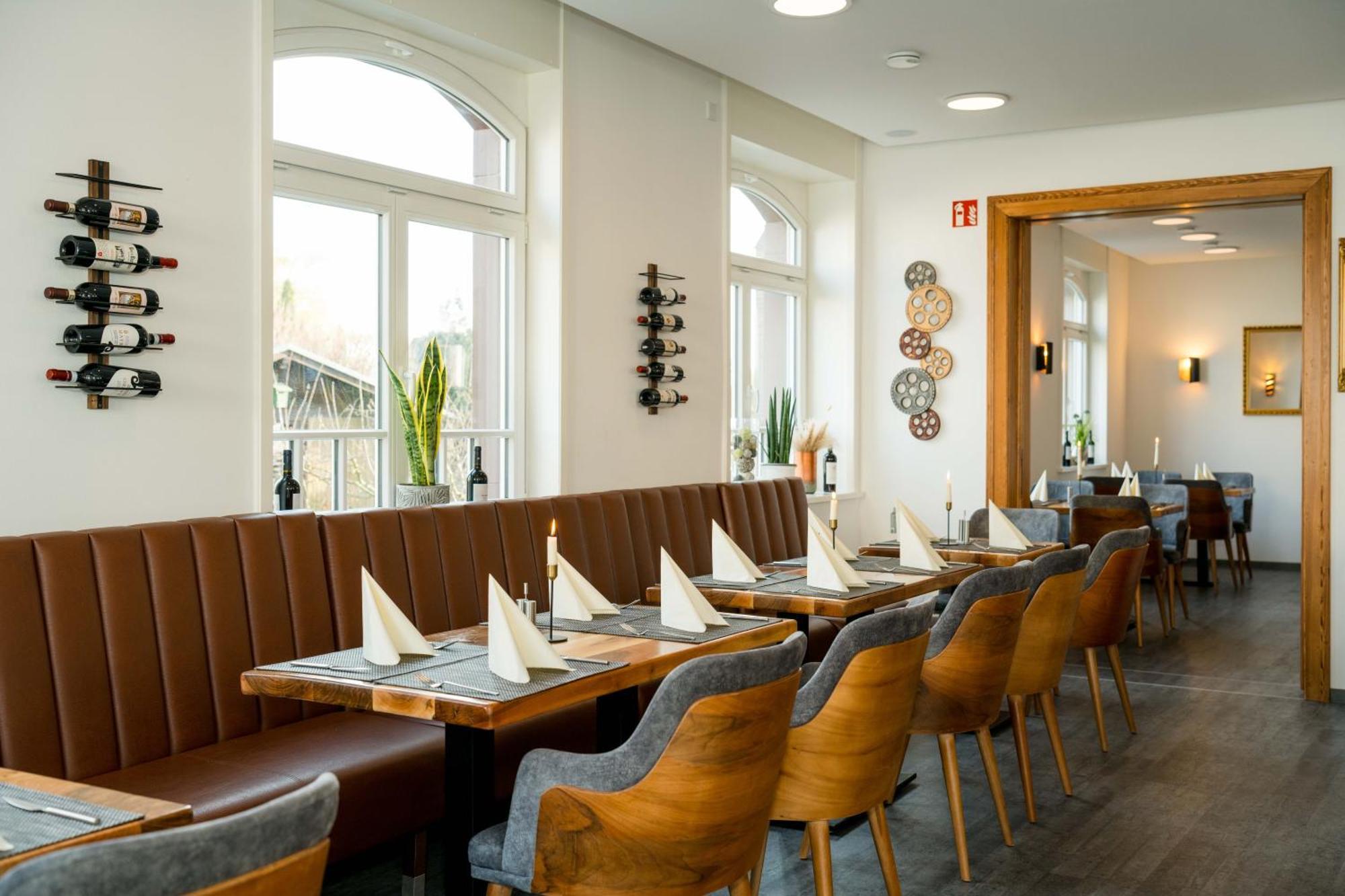 Roca Restaurant Und Hotel Bommersheim Exterior photo
