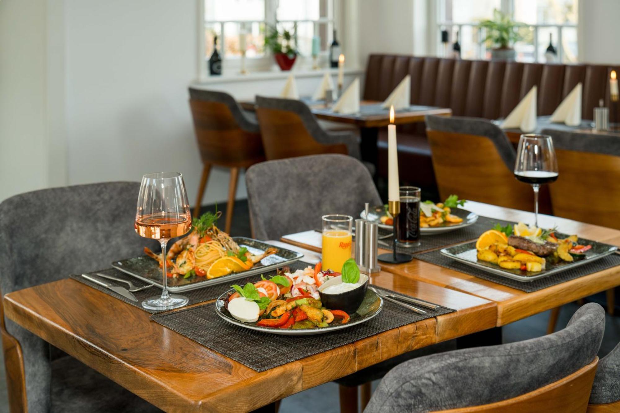 Roca Restaurant Und Hotel Bommersheim Exterior photo