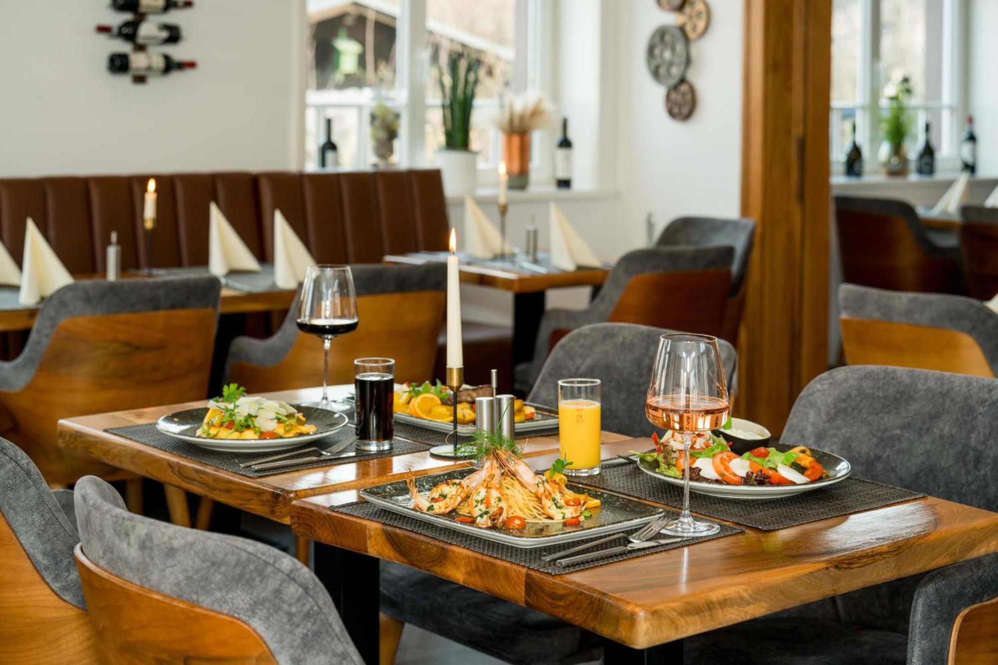 Roca Restaurant Und Hotel Bommersheim Exterior photo